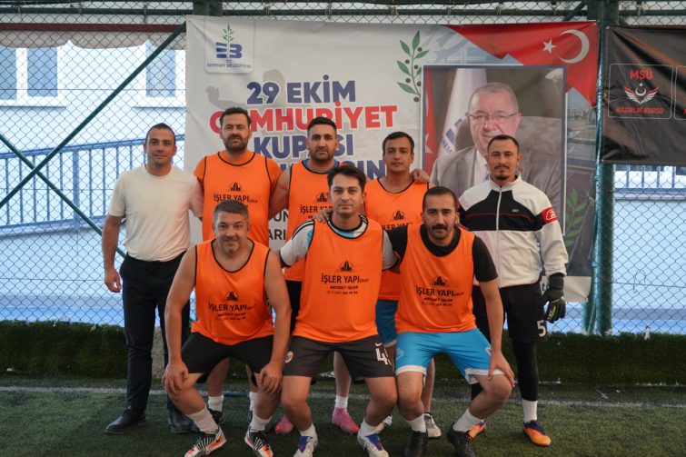 photo_12_2026-09-29_10-22-22-755x503 Edremit Belediyesi Cumhuriyet Kupası Halı Saha Turnuvası başladı