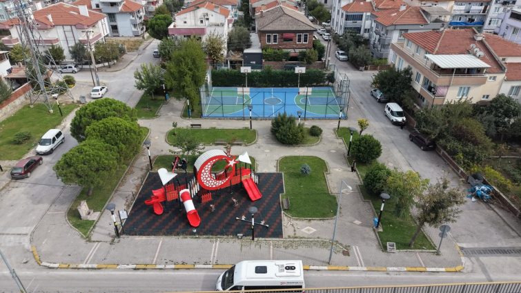 1-6-755x425 ALTIEYLÜL’DE PARKLAR BAŞTAN AŞAĞIYA YENİLENDİ